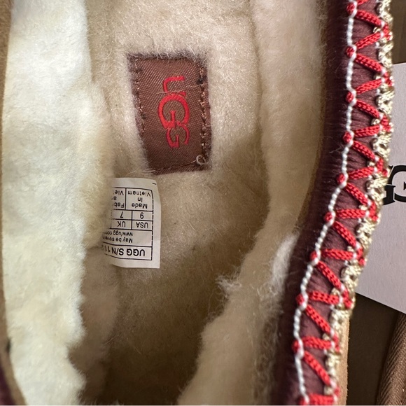 Brand New Never Worn Tazz Uggs 9 - Picture 5 of 6